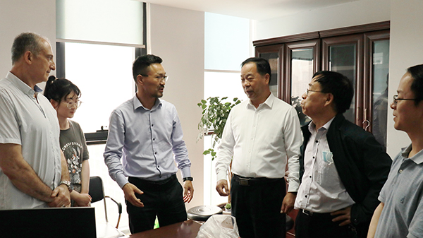 中國農(nóng)業(yè)技術(shù)推廣協(xié)會會長陳生斗、秘書長張互助蒞臨托普云農(nóng)考察參觀