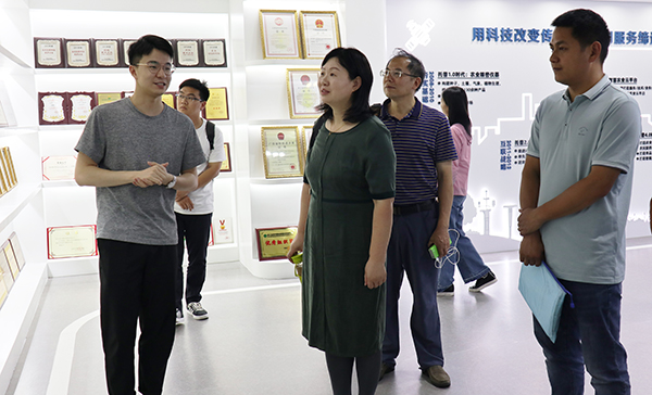 劉燕副主任一行蒞臨托普云農考察交流